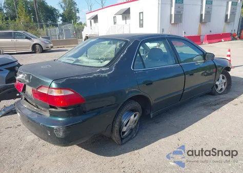 1998 Honda Accord Ex z USA, uszkodzony, nr VIN 1HGCG5655WA026333